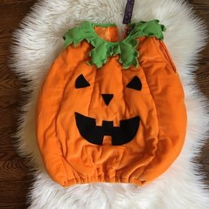 Pumpkin costume - NWT. Perfect condition. 4T